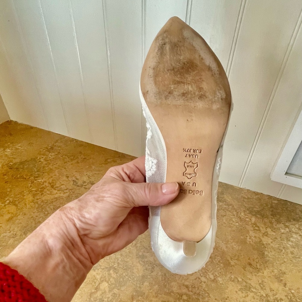 Bella Belle MONICA
Floral Lace Embroidered Ivory Bridal Kitten Heels Size 7 - Picture 13 of 14